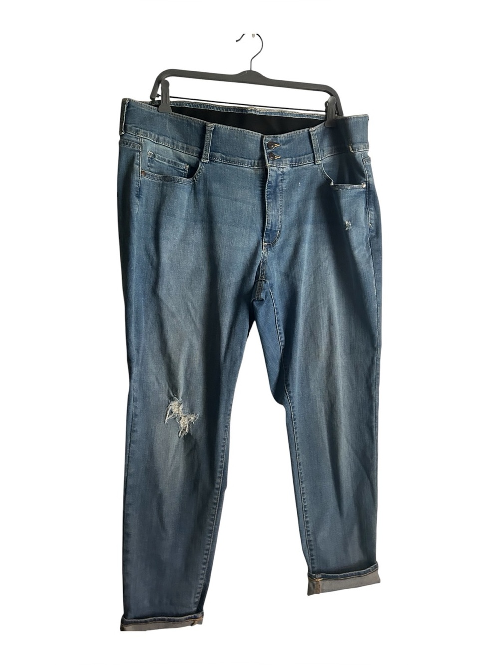 Boutique Plus Women's Cropped Distressed Blue Jeans